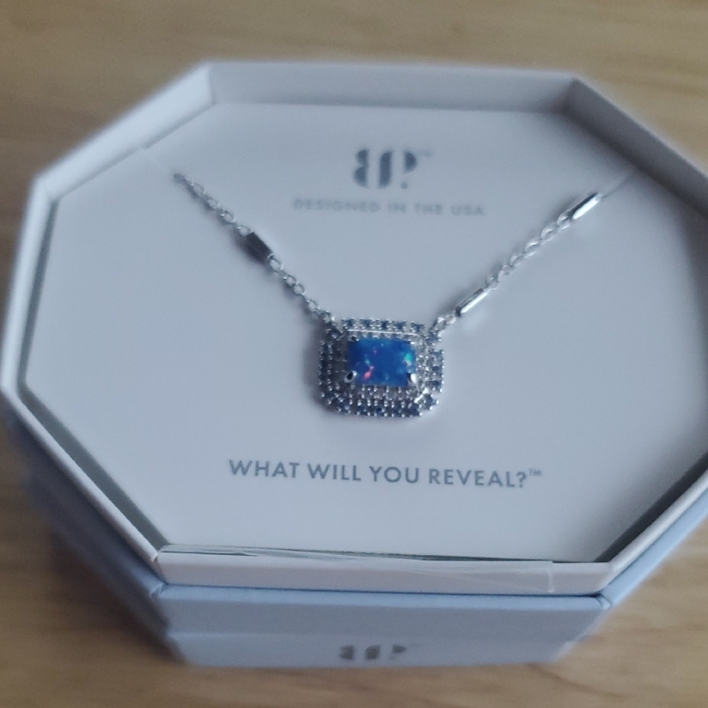 Elegant Silver Necklace with Blue Gemstone